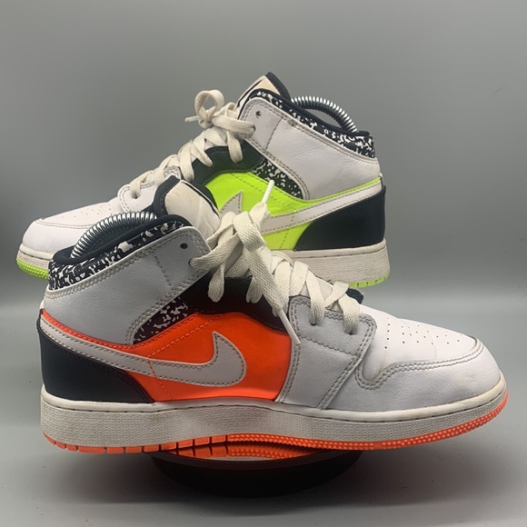 AUTHENTIC Nike Air Jordan 1 Notebook Mid Size 6Y (7.5Women) - Picture 2 of 10